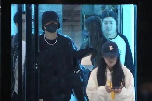 恋情爆料秦霄贤视频,视频揭秘甜蜜瞬间  第2张