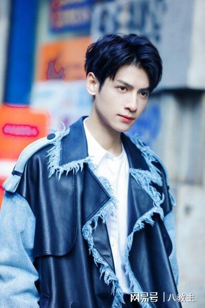 爱豆吃瓜娱乐酱罗云熙,从爱豆到瓜界新宠,揭秘他的吃瓜娱乐之路 第1张 爱豆吃瓜娱乐酱罗云熙,从爱豆到瓜界新宠,揭秘他的吃瓜娱乐之路 第1张